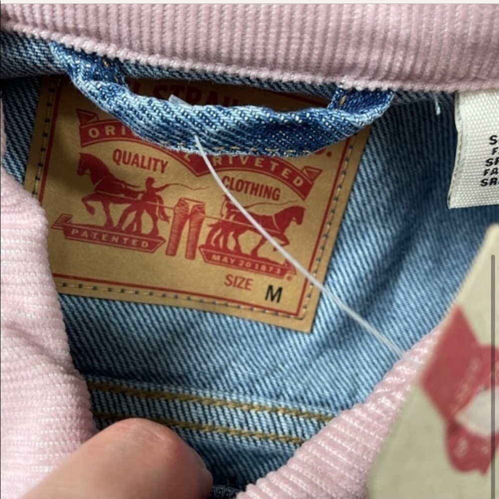 Levi’s Denim Trucker Jacket Pink Corduroy Collar Oversized Size M NWT - Picture 4 of 9